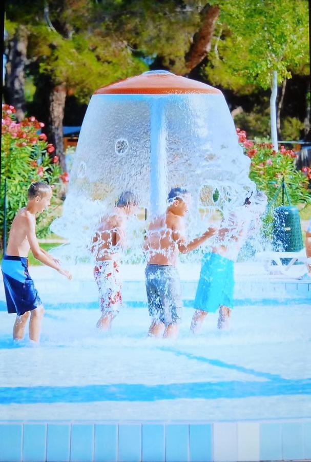Lux Camp - Mobile Homes In Bi Village Fažana Zewnętrze zdjęcie