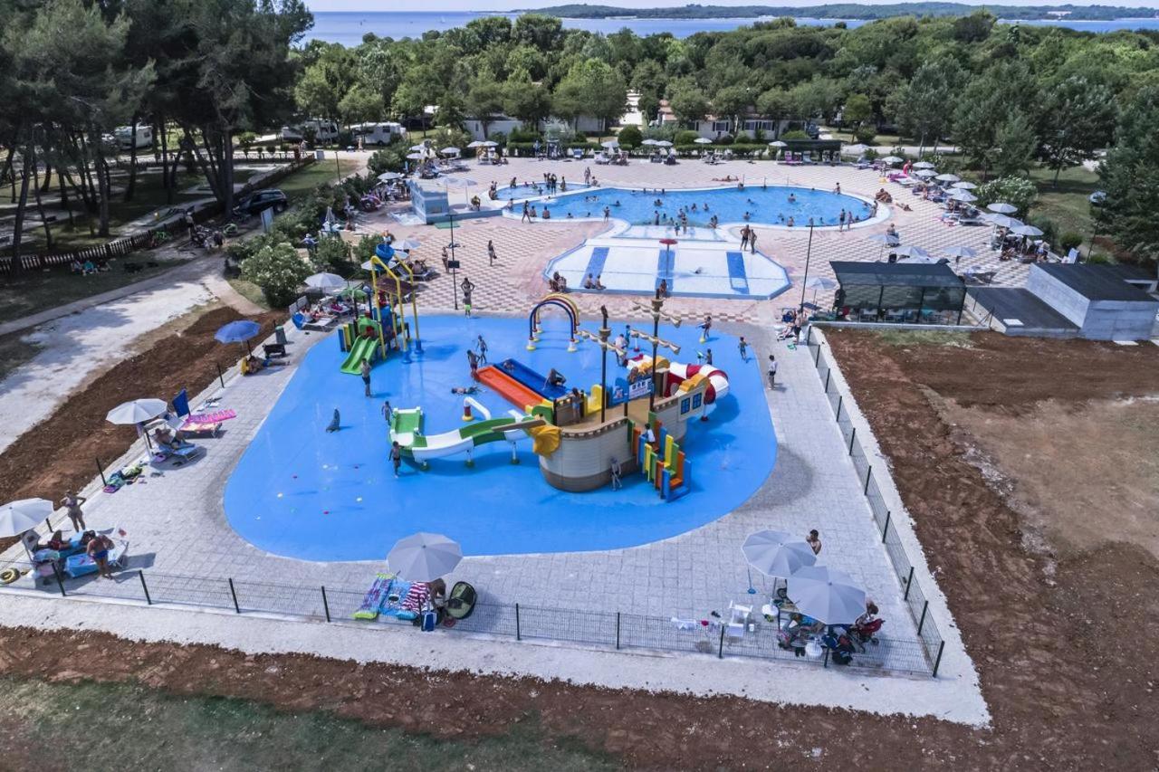 Lux Camp - Mobile Homes In Bi Village Fažana Zewnętrze zdjęcie