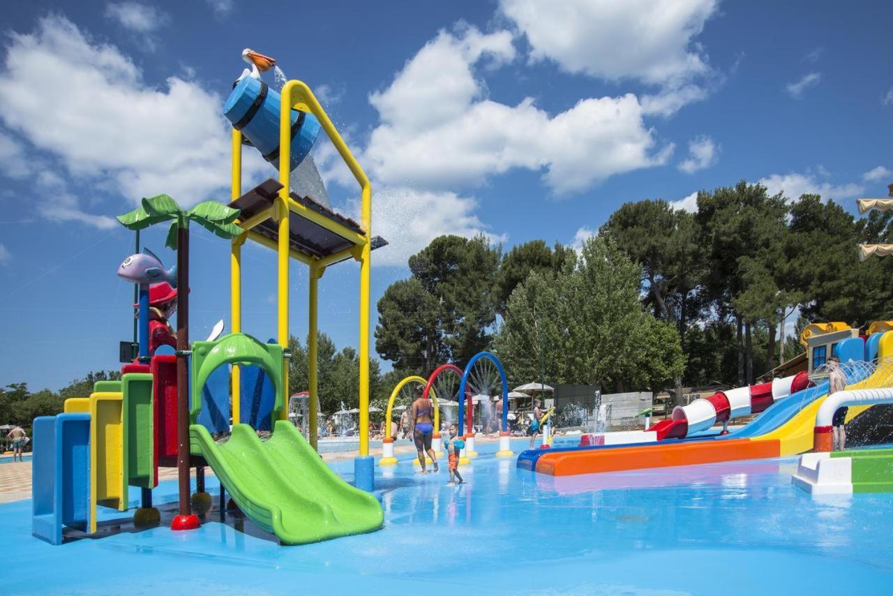 Lux Camp - Mobile Homes In Bi Village Fažana Zewnętrze zdjęcie