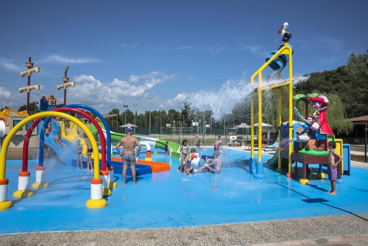 Lux Camp - Mobile Homes In Bi Village Fažana Zewnętrze zdjęcie